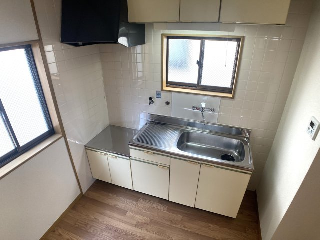 ラペル大塚のキッチン|コンロ設置可能の広めのキッチン、窓が有り明るいです