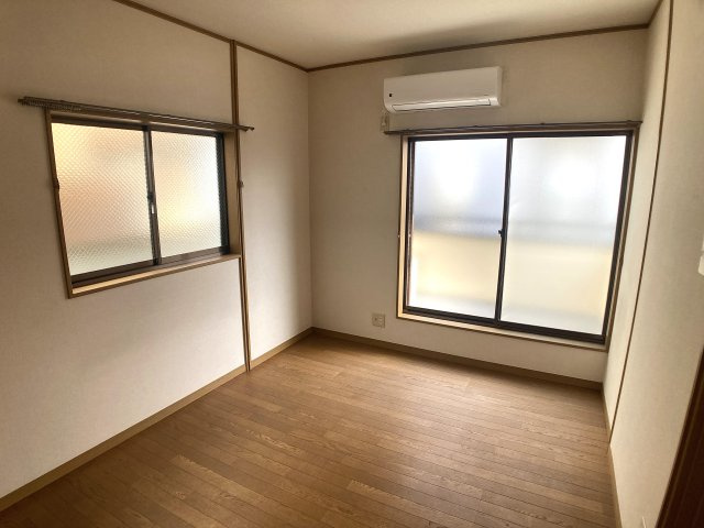 ラペル大塚の内装|2面採光の明るい洋室、風通しも良好です