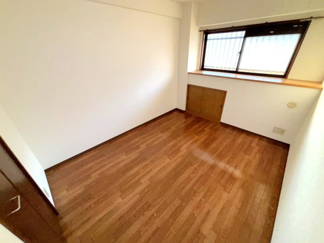 ハピネス岩田の洋室