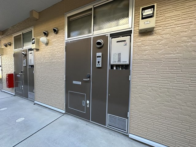 レオパレス上戸祭の玄関