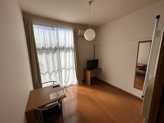 レオパレス上戸祭の居間・リビング