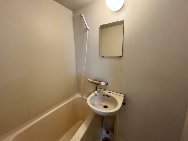 吹田市泉町２丁目の賃貸マンションの浴室