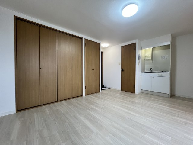 吹田市泉町２丁目の賃貸マンションの居間・リビング