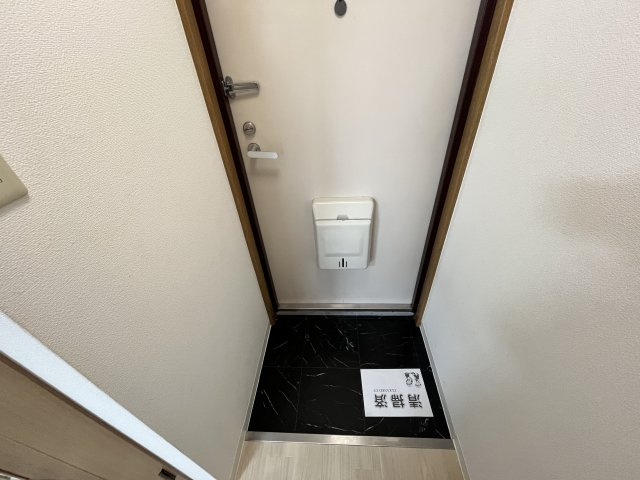 吹田市泉町２丁目の賃貸マンションの玄関