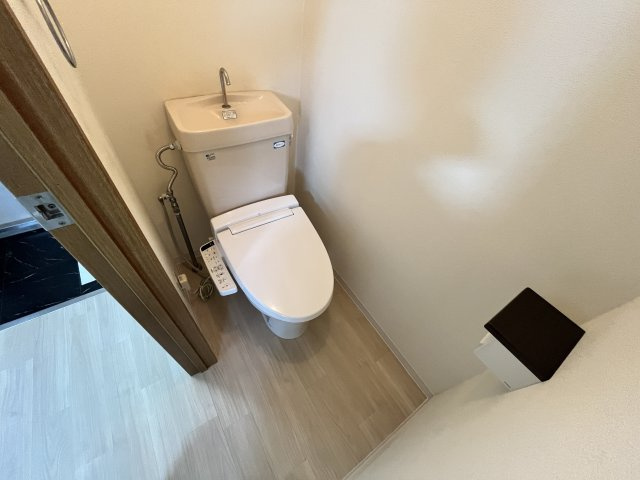 吹田市泉町２丁目の賃貸マンションのトイレ
