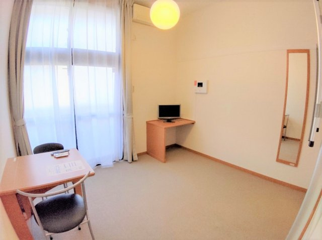 レオパレスポワールみゆきⅡの居間・リビング