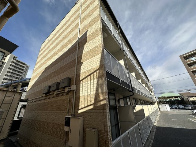 レオパレスわかばの外観|階段