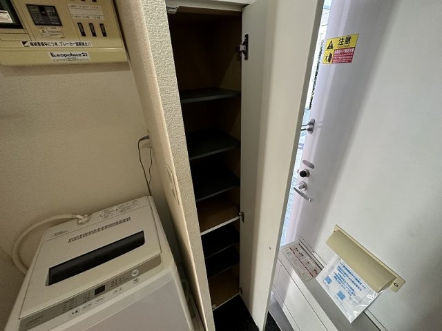 レオパレスヴィヴァルディの玄関