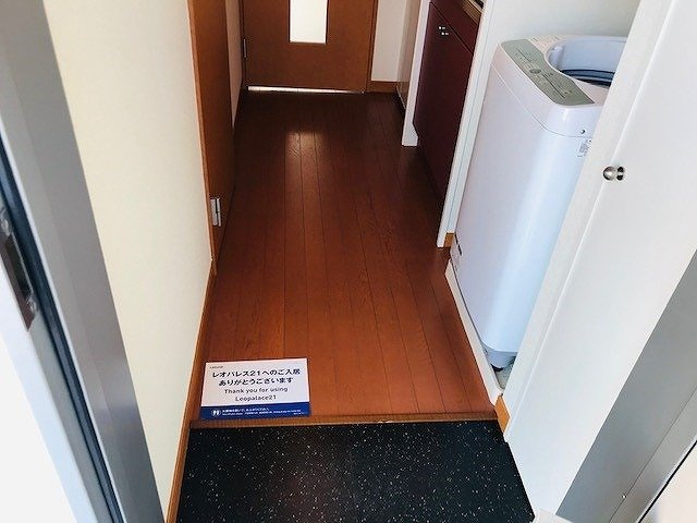 レオパレスリトルワールド　Ⅲの玄関