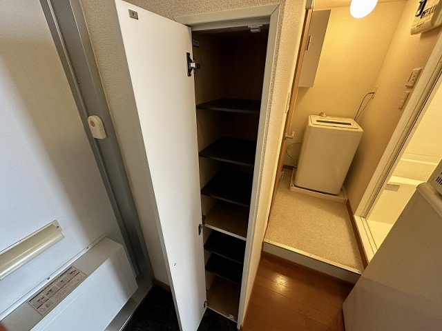 レオパレスアクエリアスの玄関