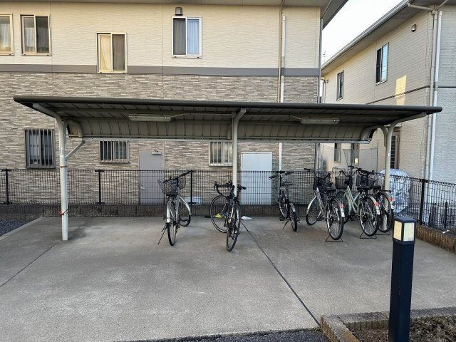 レオパレスカルーナのその他|駐輪場