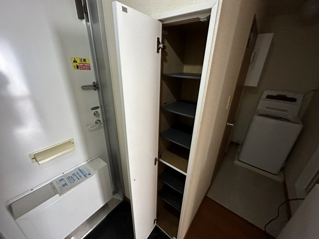 レオパレスサニーヒルズの玄関|シューズボックス