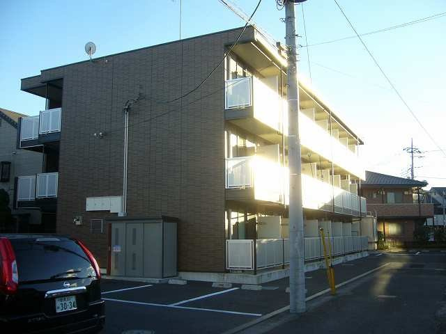 レオパレス月見ヶ丘の外観