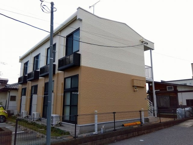 レオパレス横田新町の外観