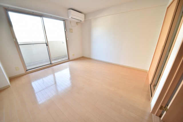 メゾン呉駅前の居間・リビング