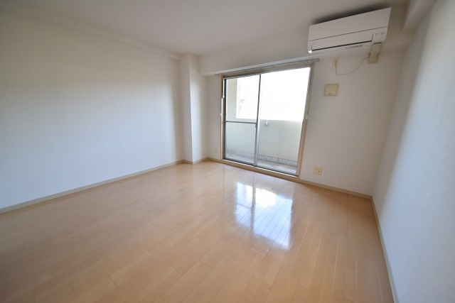 メゾン呉駅前の洋室