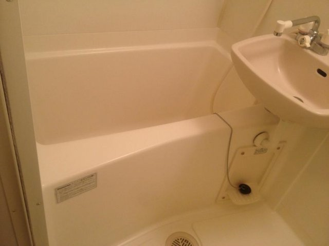 レオパレスパークハウス宮の内の浴室