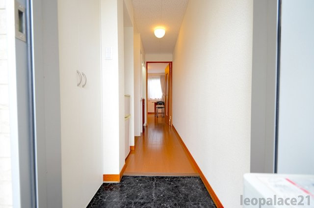 レオパレスインフィニティーの玄関