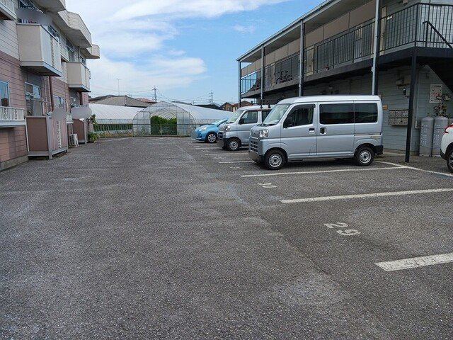 エルディム小堀Ａの駐車場