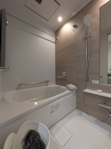 【浴室】 | 半身浴もゆっくり楽しめる広々浴室