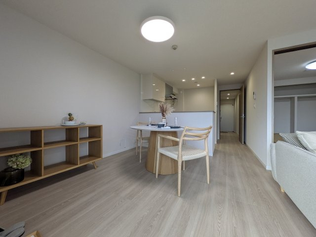 【居間・リビング】 | ☆ホームステージングしています。家具は撮影用です。

