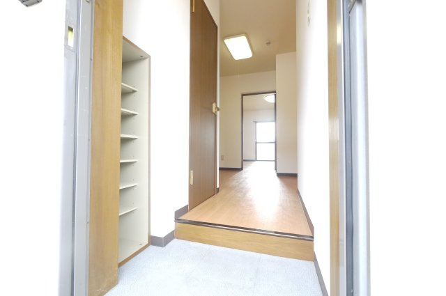 スーリール平田の玄関|※写真は別の部屋のものです。