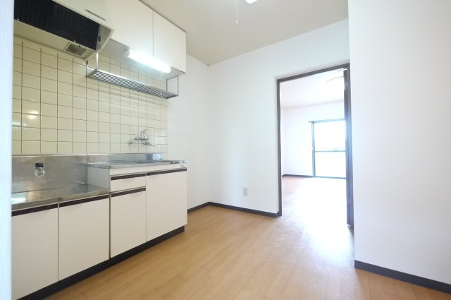 スーリール平田のキッチン|※写真は別の部屋のものです。