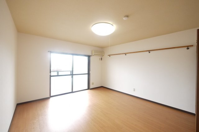 スーリール平田の洋室|※写真は別の部屋のものです。