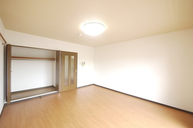 スーリール平田の収納|※写真は別の部屋のものです。