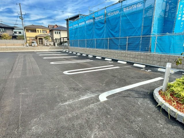 ルミナーレAの駐車場