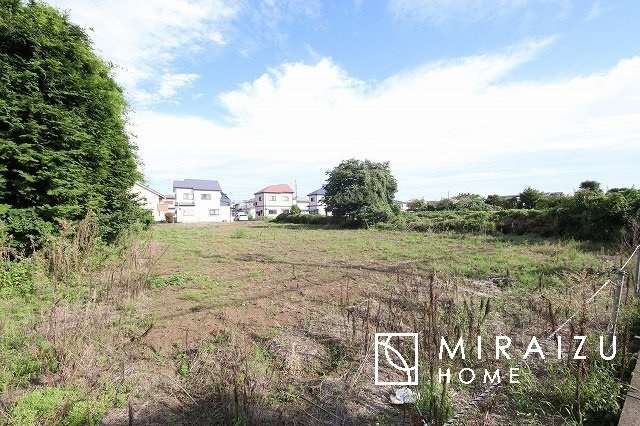 【前面道路含む現地写真】 | 清潔感のあるホテルのような広い浴室が自慢です。疲れた日にはお湯をためてリラックスタイムを楽しみたいですね、今はスマホも防水の時代です、半身浴をしながら動画視聴、漫画視聴、楽しく過ごしたいですね^^
