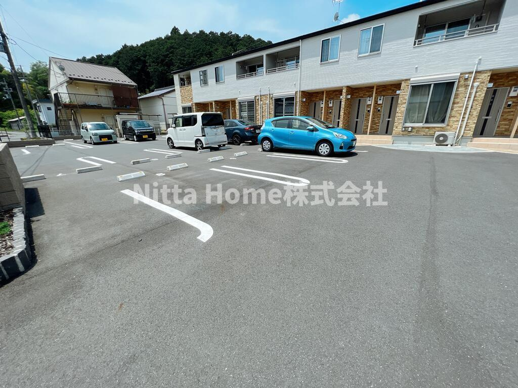 グランツTOWA　Ⅱの駐車場|敷地内に駐車場も完備◎