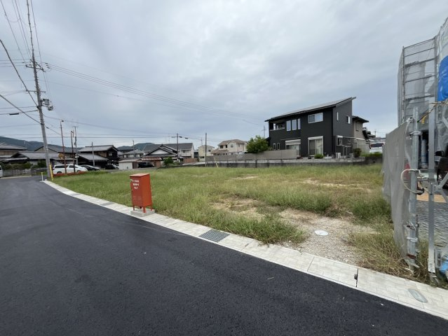 COLORSグリーンヒル貴生川 7区画の前面道路含む現地写真|販売区画全体写真