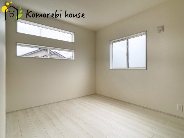 上尾市原市北1丁目　新築一戸建て　ブルーミングガーデン　01の洋室|自然光が心地よく入る子ども部屋は、学習・遊び・睡眠をしっかり支える快適環境。														