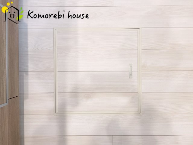 上尾市原市北1丁目　新築一戸建て　ブルーミングガーデン　01の収納|調味料やストック食材、非常用品までまとめてしまえる床下収納。キッチン周りがすっきり片付き、必要な時にさっと取り出せる“賢い収納スペース”として毎日の家事を支えます。															
