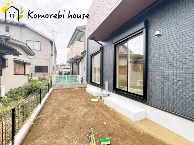 上尾市原市北1丁目　新築一戸建て　ブルーミングガーデン　01の庭|外水栓付きの庭。子供やペットが遊ぶスペースにしたりガーデニングをしたりアレンジ自由です。