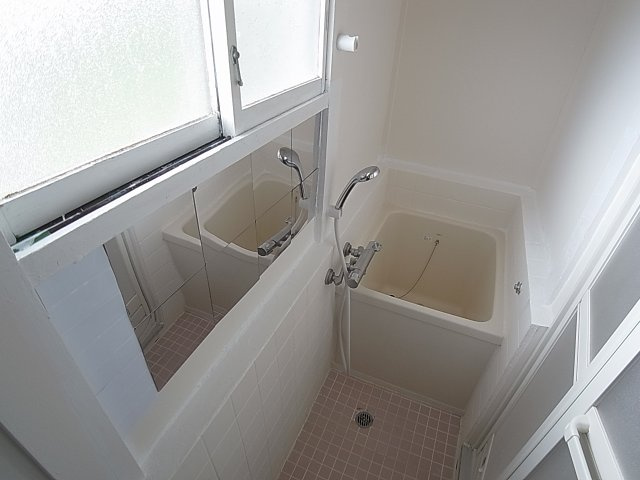 CoCoハイツの浴室|サーモスタット式レバーで簡単温度調整のお風呂