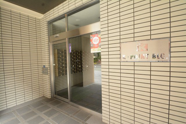 K・Point Bldgのエントランス