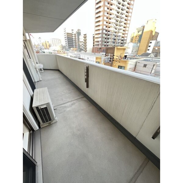 フロンティアタワー日本橋のバルコニー