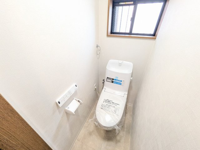 八王子市　北野町　中古戸建てのトイレ|～新規交換済、暖房温水洗浄機能付きトイレ　冬場は特に嬉しい機能ですね～