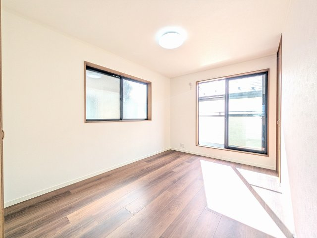 八王子市　北野町　中古戸建ての子供部屋|～2階6.0帖の洋室　2面採光で明るく風通しの良いお部屋です～