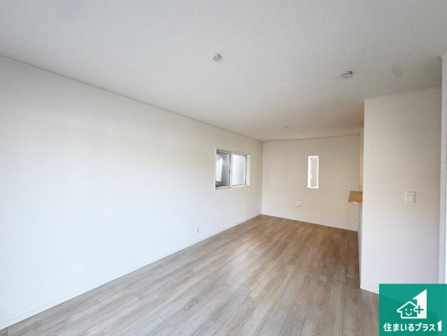 西脇市和布町　第２期　新築一戸建ての洋室|シンプルな洋室は、自分好みのインテリアが楽しめます♪ご家族とインテリアや家具を選びに行くのは新築購入時の醍醐味の一つです。ぜひお楽しみください♪