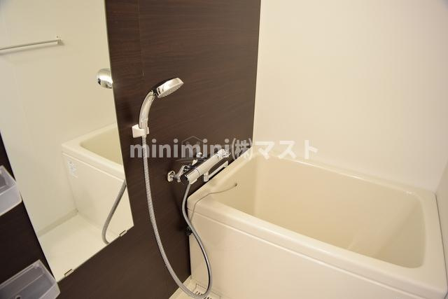 アドバンス難波西アクアの浴室