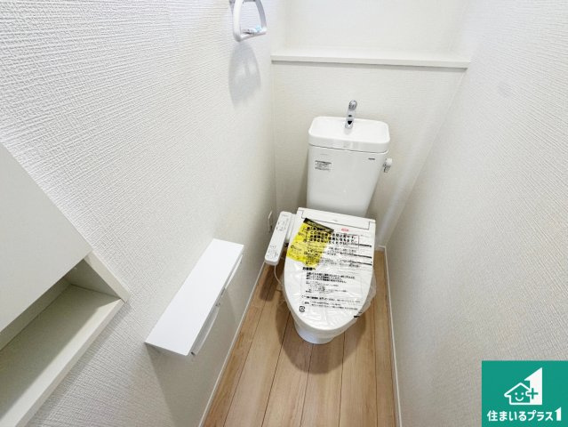 西脇市和布町　第２期　新築一戸建てのトイレ|1・2階の2ヶ所にあるので、朝の忙しい時間の順番待ちもなく、深夜の利用にも大変便利です。