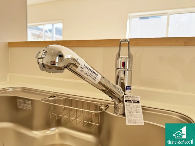 西脇市和布町　第２期　新築一戸建ての設備|浄水器を内蔵！炊飯時、お茶を作る時に安心してお水を使えます！お湯と冷水、浄水と原水、シャワーの切替えもワンタッチです！