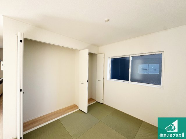 西脇市和布町　第２期　新築一戸建ての和室|一室あると便利な和室は客間としてだけでなく、小さなお子様のプレイルームや食後のくつろぎスペースとしてもご利用いただけます。収納もついていますので大活躍間違いなし！