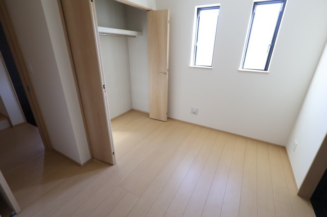 《仲介手数料無料》北区奈良町79-7新築一戸建てハートフルタウンの洋室|撮影日 2025年12月6日 10:00 晴れ