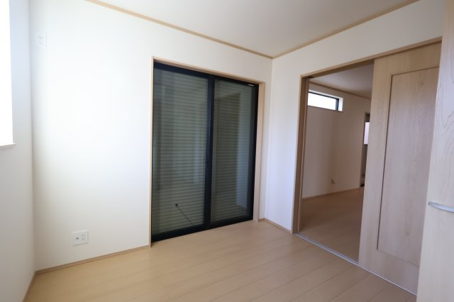 《仲介手数料無料》北区奈良町79-7新築一戸建てハートフルタウンの洋室|撮影日 2025年12月6日 10:00 晴れ