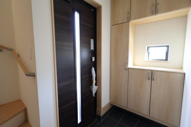 《仲介手数料無料》北区奈良町79-7新築一戸建てハートフルタウンの玄関|撮影日 2025年12月6日 10:00 晴れ