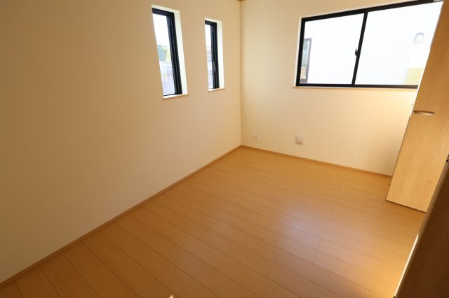 《仲介手数料無料》北区奈良町79-7新築一戸建てハートフルタウンの洋室|撮影日 2025年12月6日 10:00 晴れ